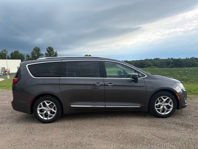 Used 2018 Chrysler Pacifica Touring-L Plus w/ Advanced Safetytec Group FWD image 4