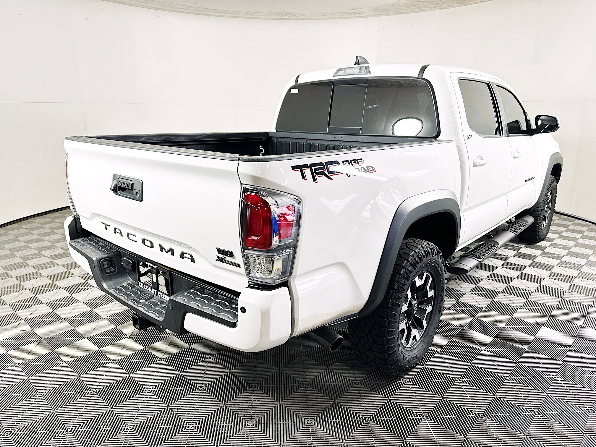 Used 2023 Toyota Tacoma TRD Off-Road w/ Technology Package image 3