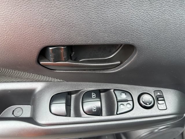 Used 2019 Nissan Kicks S FWD image 21