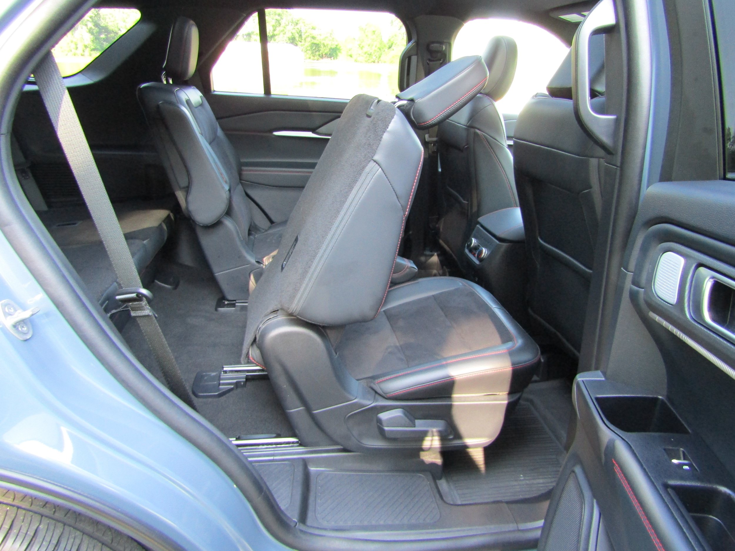 Used 2025 Ford Explorer ST w/ Sun And Sound Package AWD/4WD image 36