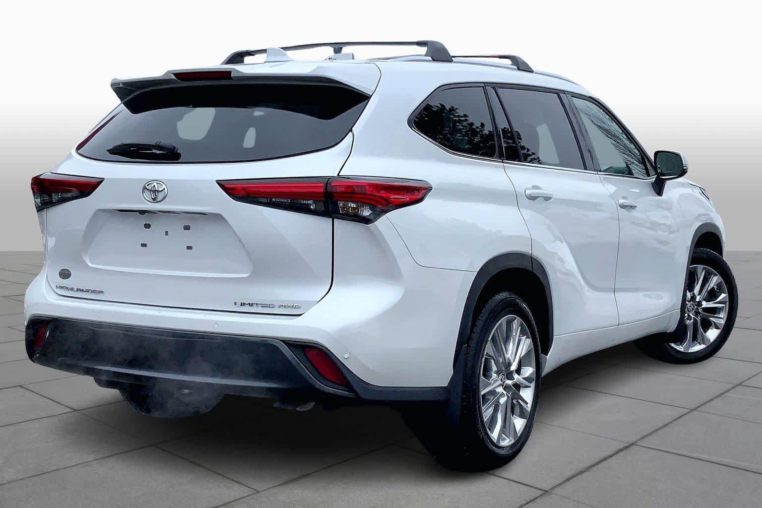 Used 2023 Toyota Highlander Limited AWD/4WD image 12