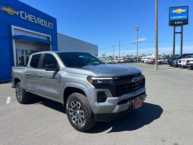 Used 2023 Chevrolet Colorado Z71 w/ Z71 Convenience Package 2 AWD/4WD image 3