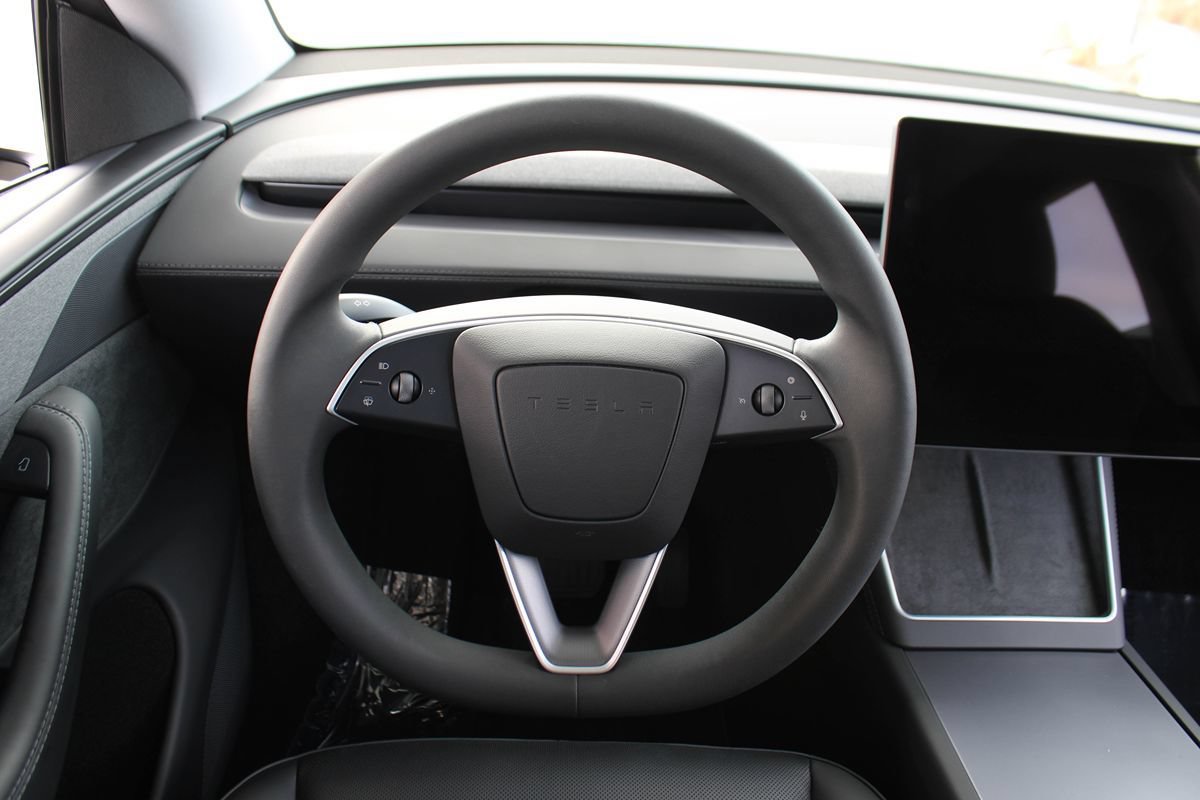 Used 2026 Tesla Model Y Long Range AWD/4WD image 35