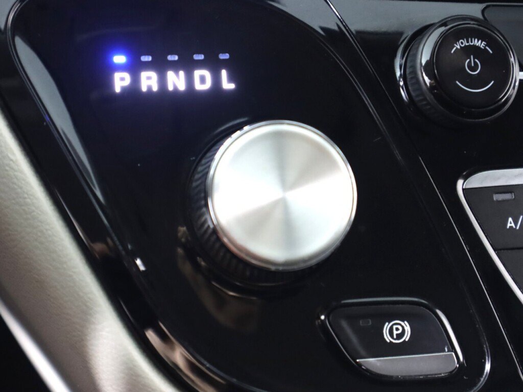 Used 2020 Chrysler Voyager Lxi FWD image 21