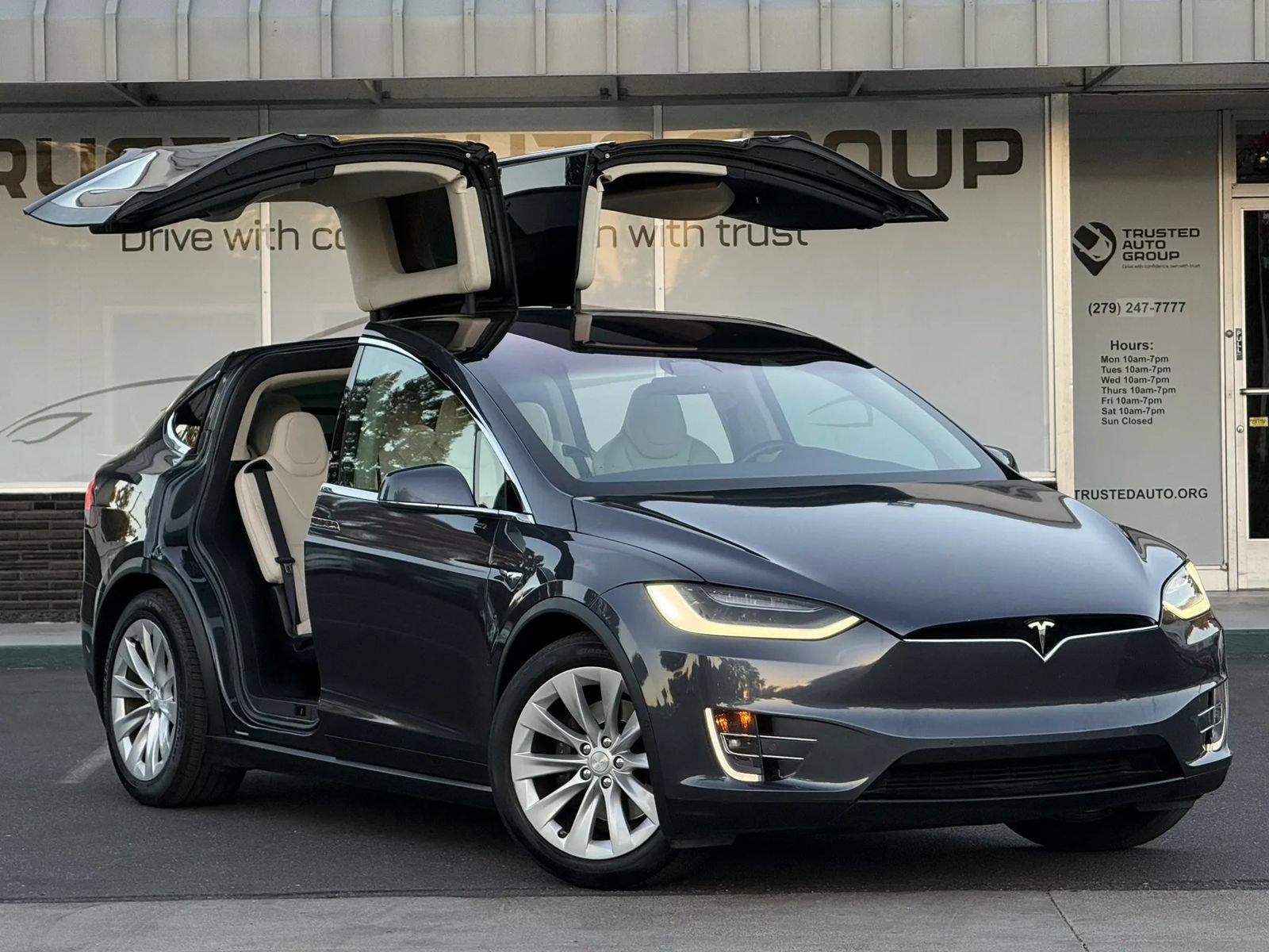 Used 2018 Tesla Model X 75D AWD/4WD image 3