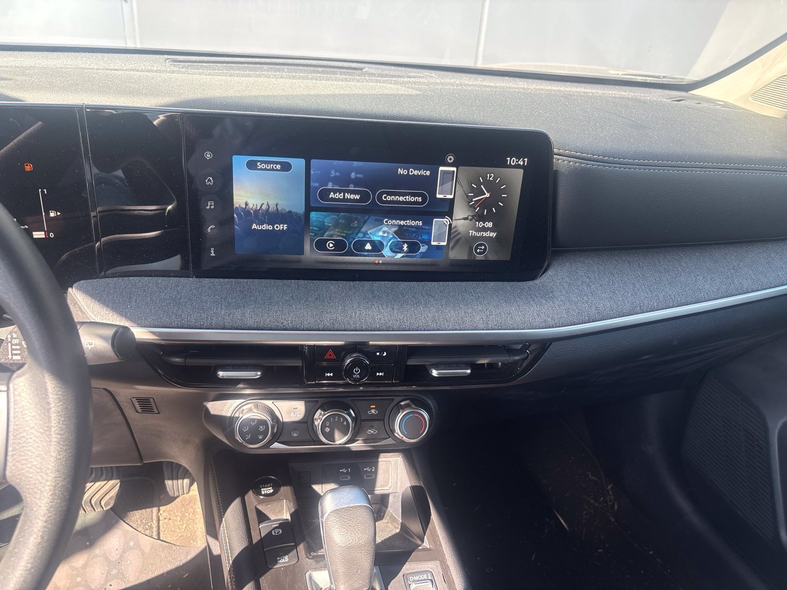 Used 2025 Nissan Kicks SV AWD/4WD image 8