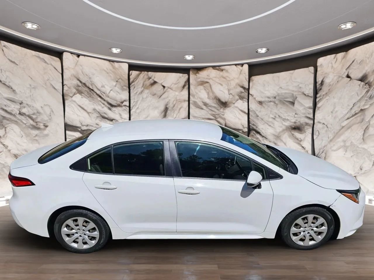 Used 2021 Toyota Corolla LE image 12