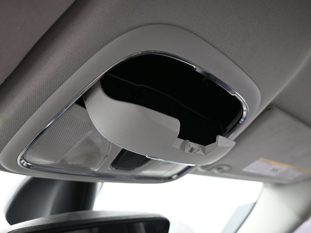 Used 2019 Jeep Cherokee Limited FWD image 26