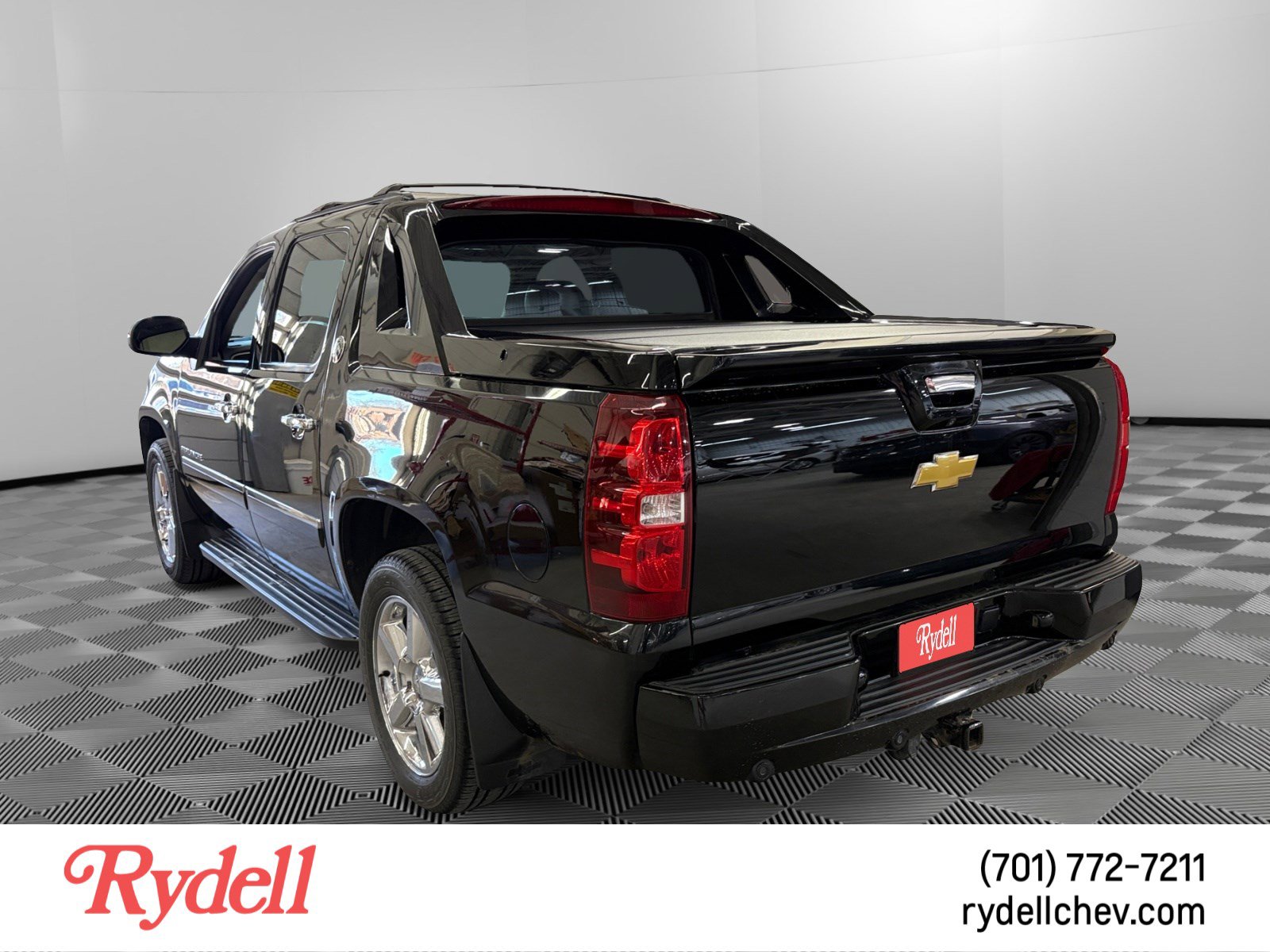 Used 2013 Chevrolet Avalanche LTZ AWD/4WD image 2