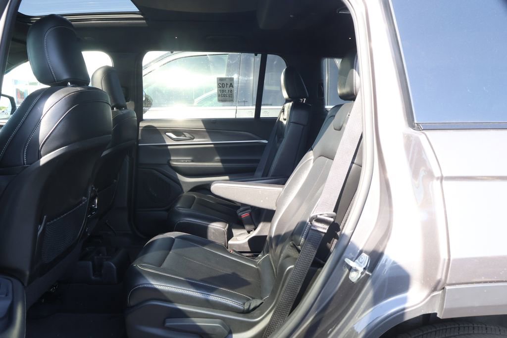 Used 2024 Jeep Grand Cherokee L Limited w/ Luxury Tech Group II AWD/4WD image 34