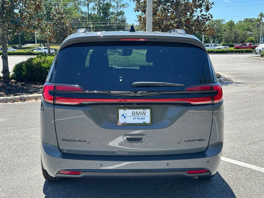 Used 2025 Chrysler Pacifica Limited FWD image 4