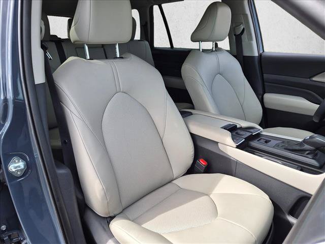 Used 2024 Toyota Grand Highlander AWD image 18