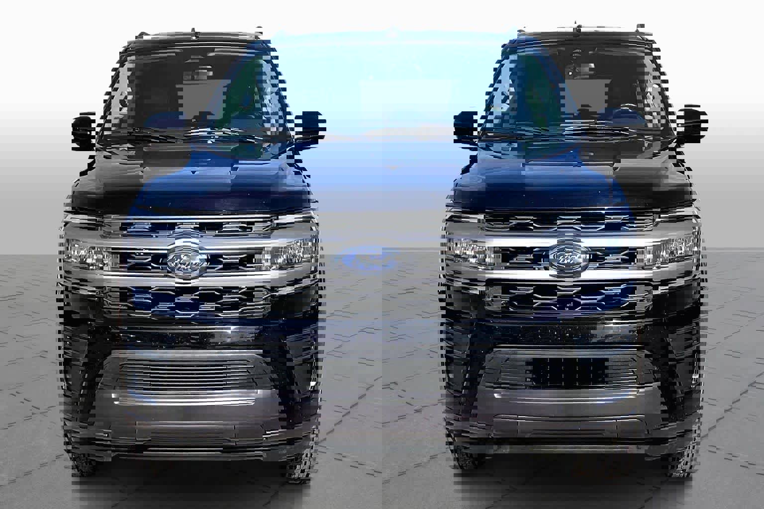 Used 2024 Ford Expedition Max XLT image 3