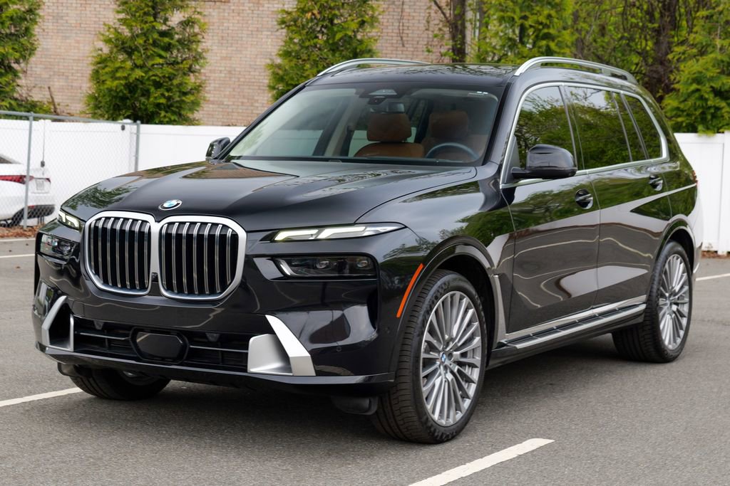 Used 2024 BMW X7 xDrive40i w/ Executive Package AWD/4WD image 3