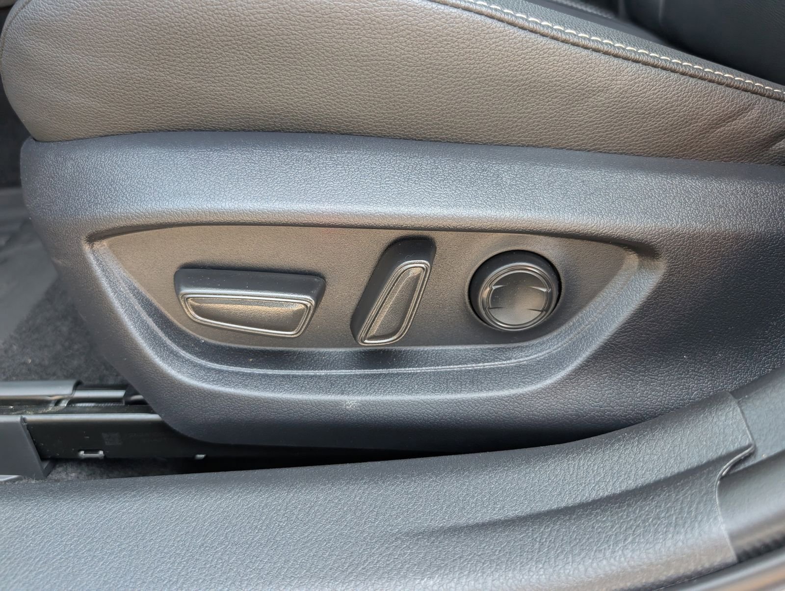 Used 2026 Toyota Camry SE FWD image 15