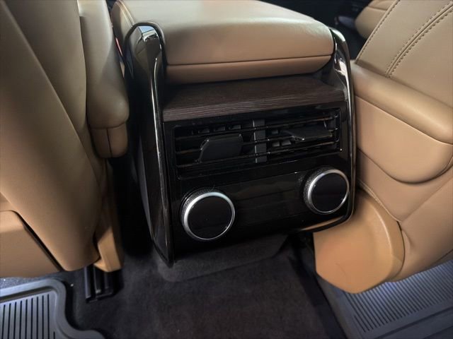 Used 2024 Land Rover Range Rover Sport SE image 16