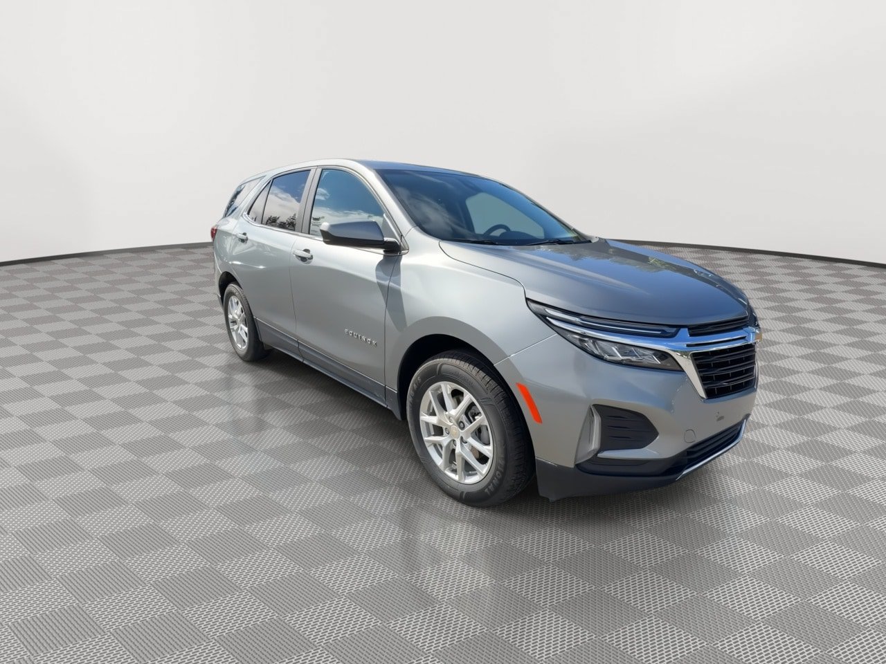 Used 2024 Chevrolet Equinox LT AWD/4WD image 2