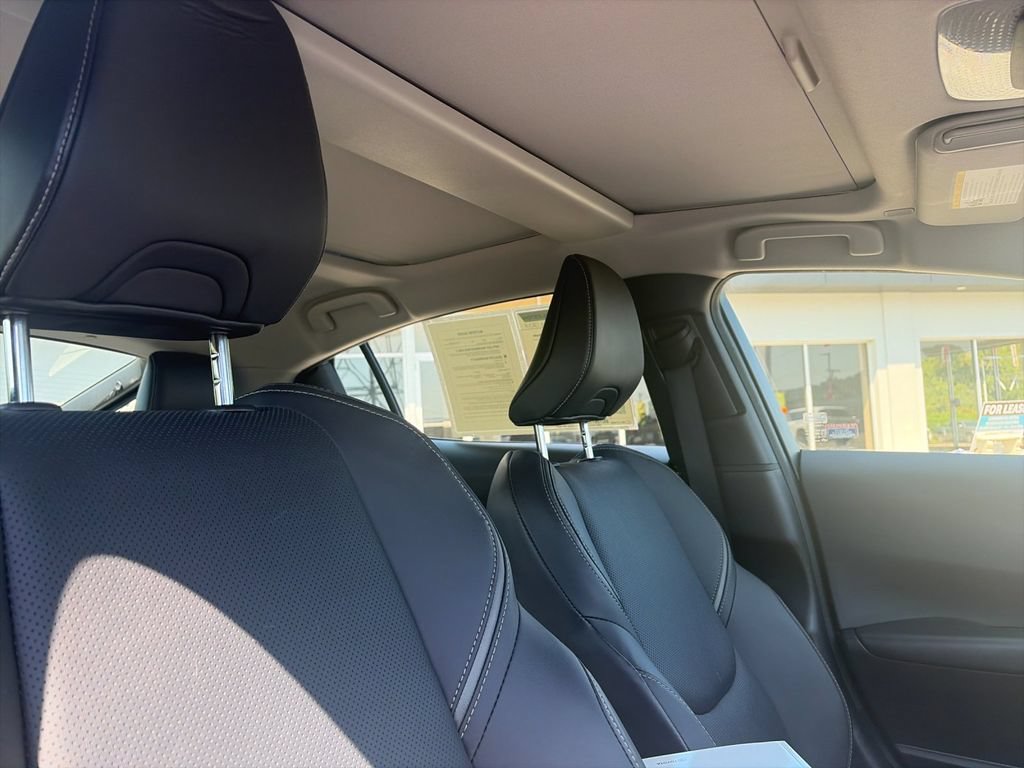 Used 2025 Toyota Prius AWD image 18