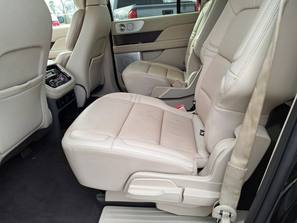 Used 2020 Lincoln Navigator L Reserve w/ Luxury Package image 31
