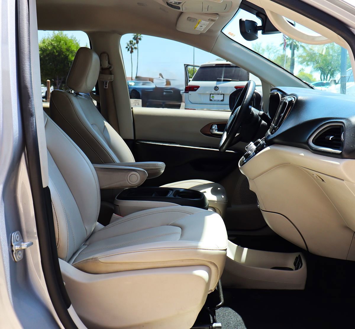 Used 2021 Chrysler Voyager Lxi FWD image 31