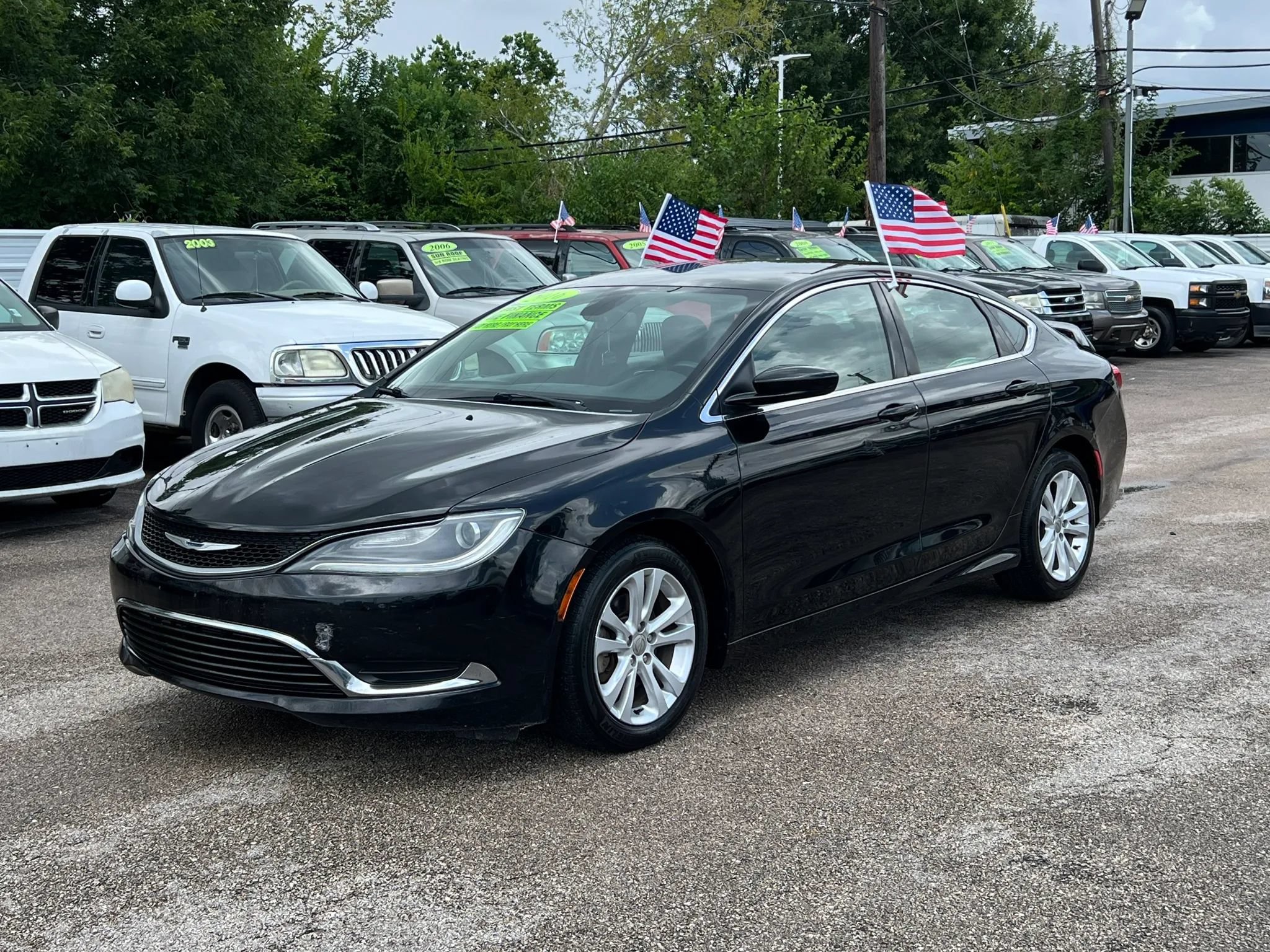 Used 2016 Chrysler 200 Limited w/ Convenience Group FWD image 2