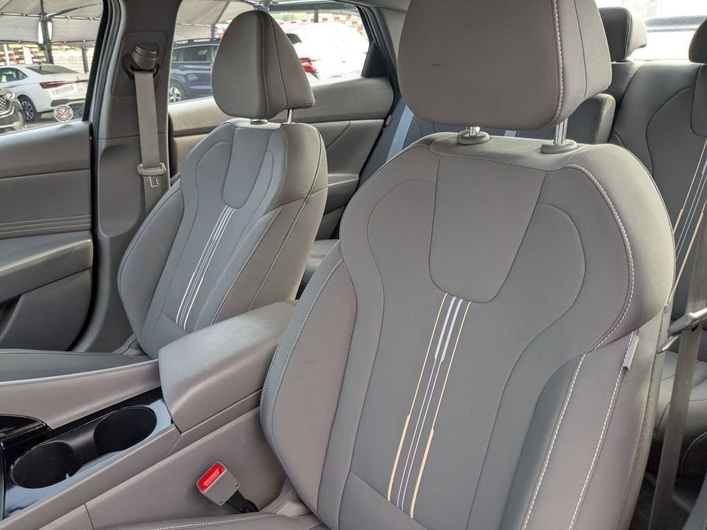 Used 2025 Hyundai Elantra SEL FWD image 14