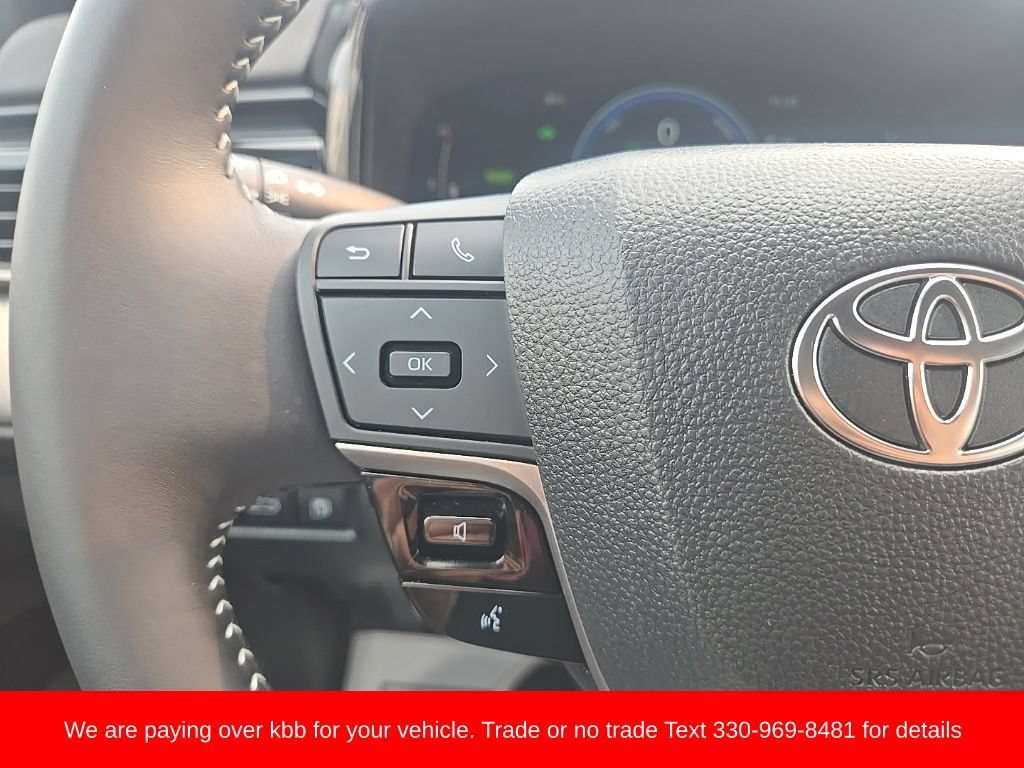 Used 2025 Toyota Camry SE AWD/4WD image 16