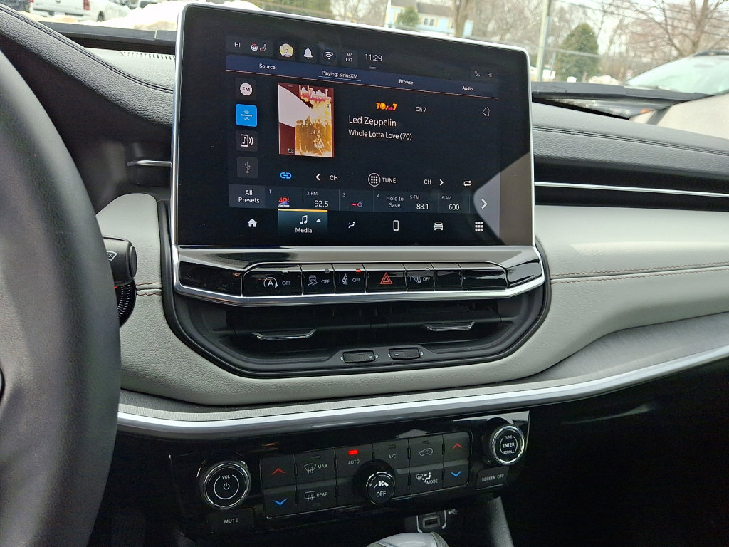 Used 2024 Jeep Compass Limited image 28