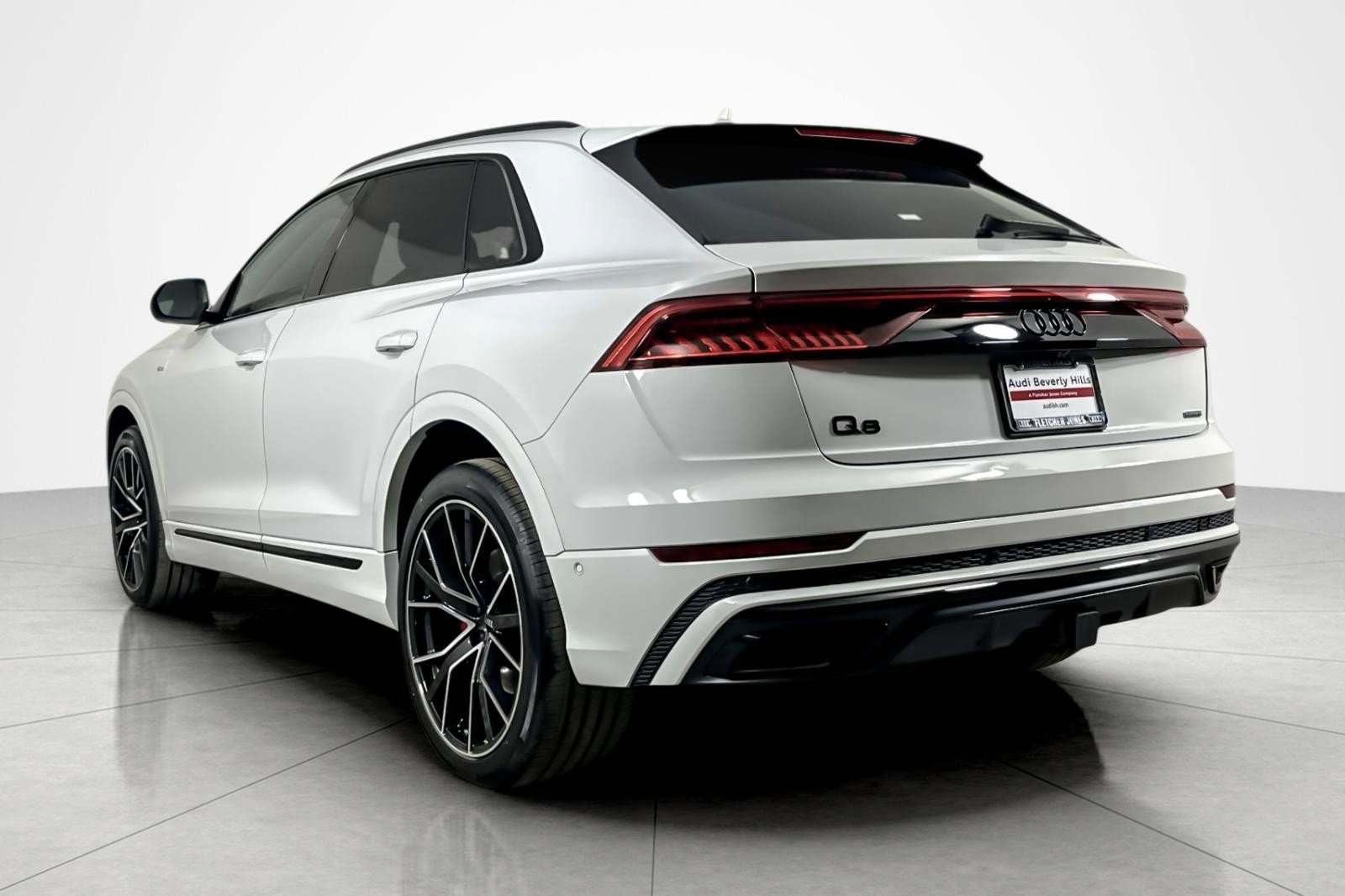 Used 2023 Audi Q8 Prestige w/ Prestige Package image 3