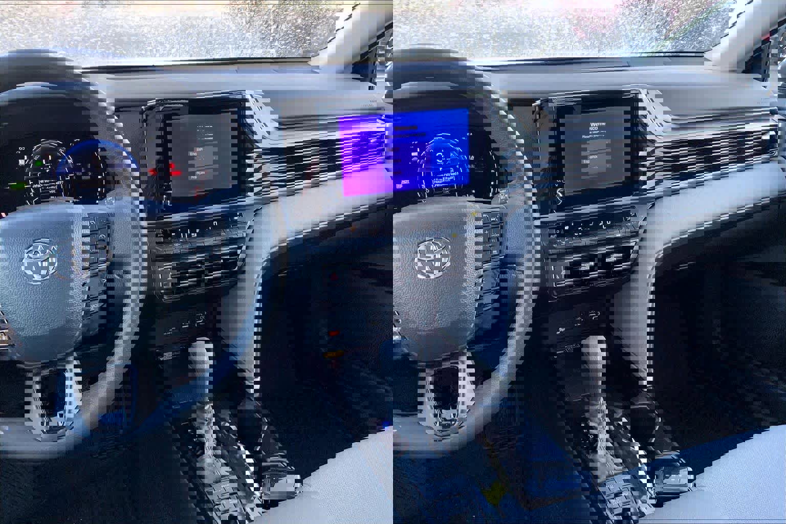 Used 2025 Toyota Camry LE image 7