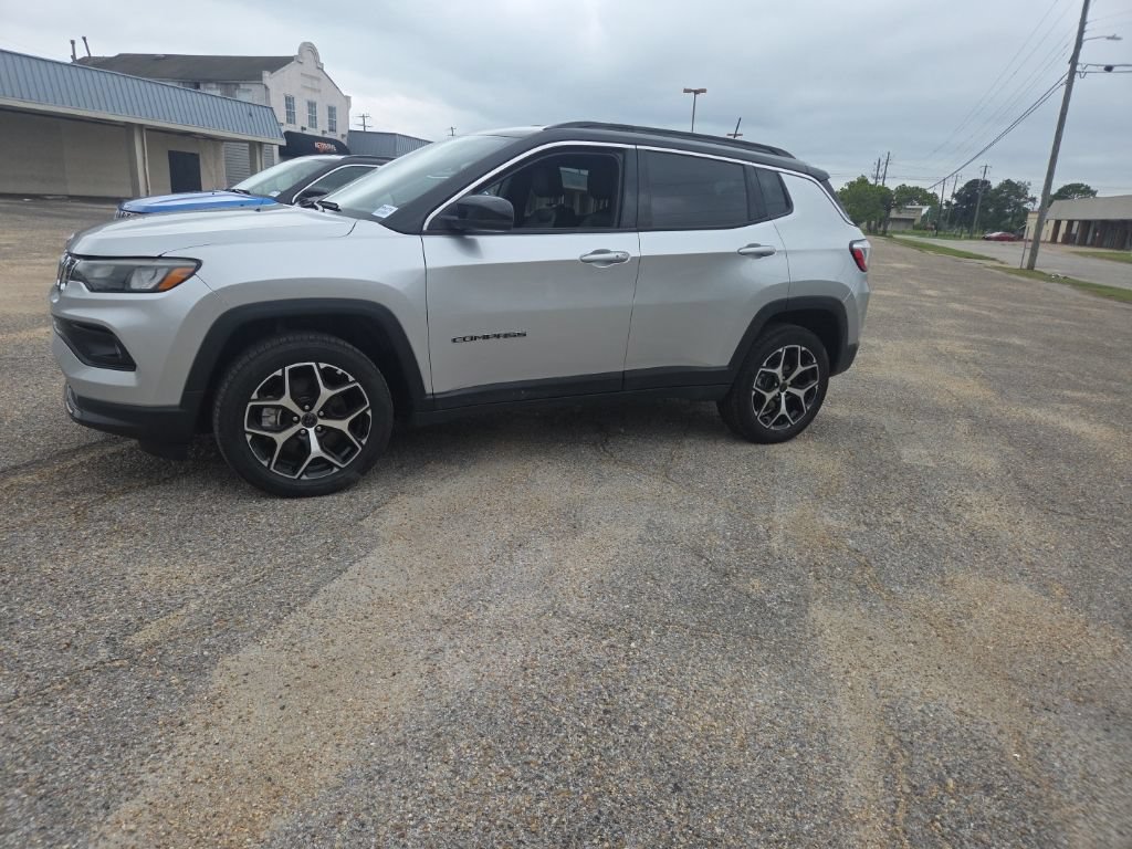 Used 2026 Jeep Compass Limited AWD/4WD image 5