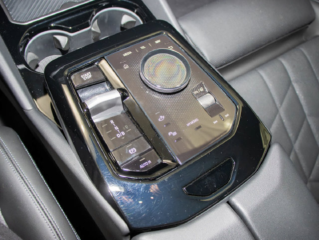 Used 2024 BMW i5 eDrive40i w/ Premium Package RWD image 17