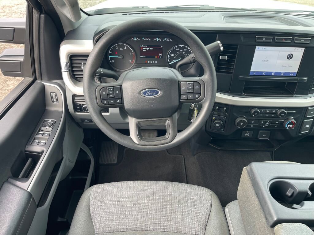 Used 2024 Ford F250 XLT image 2
