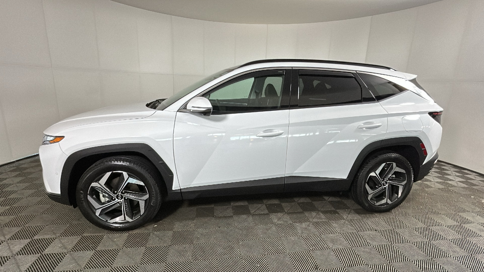 Certified 2024 Hyundai Tucson Limited AWD/4WD image 7