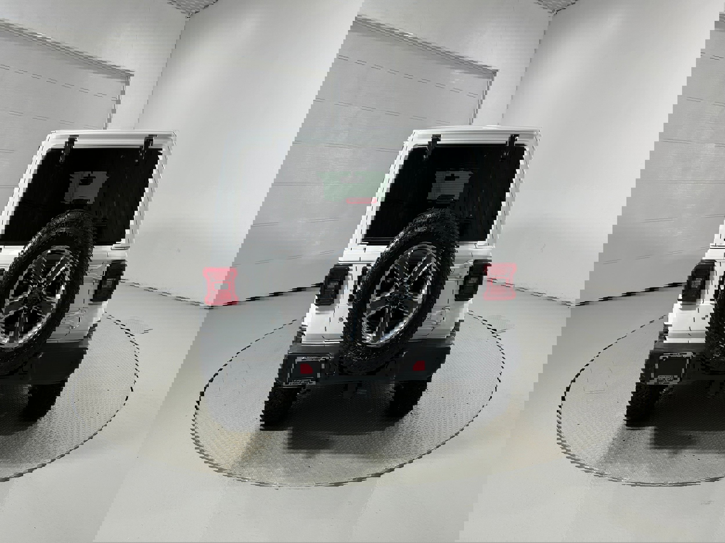 Used 2019 Jeep Wrangler Unlimited Sahara w/ Uconnect 4C Nav & Sound Group image 32