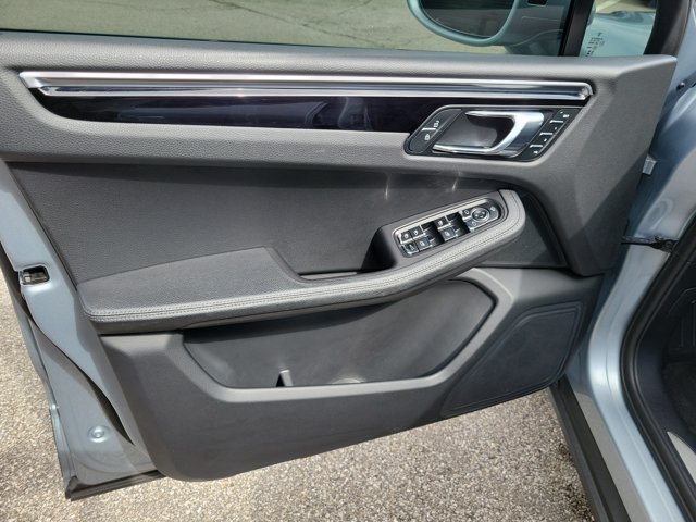 Certified 2023 Porsche Macan S AWD/4WD image 25