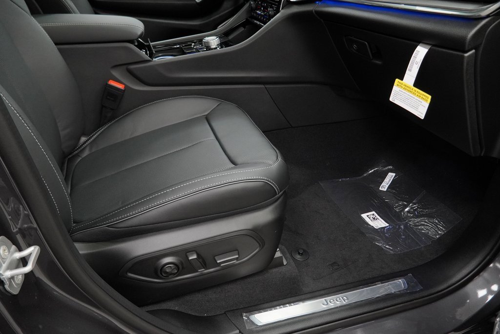 New 2025 Jeep Grand Cherokee Overland w/ Trailer Tow Package image 36