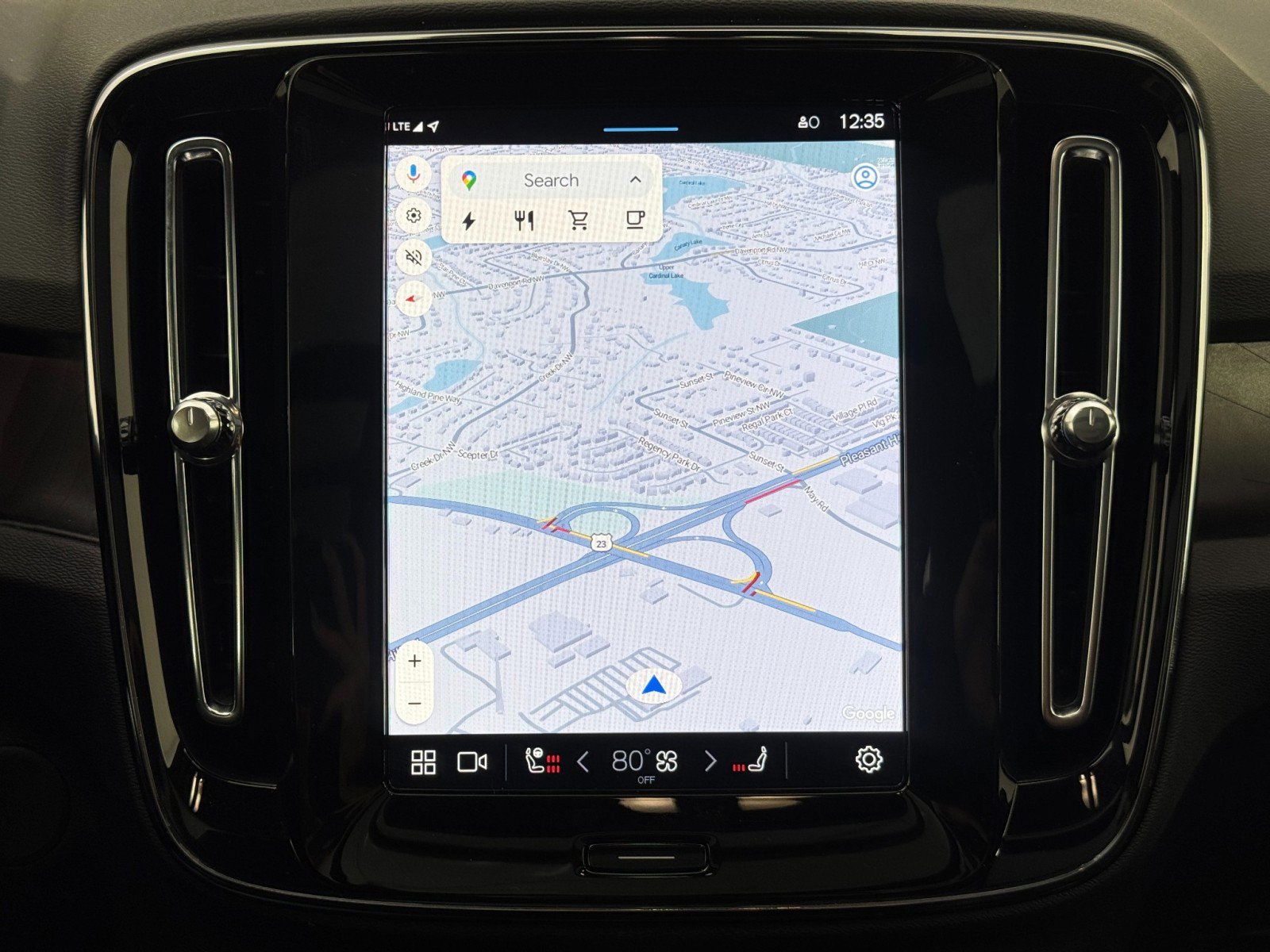 Used 2024 Volvo XC40 Recharge Plus w/ Protection Package Premier image 25