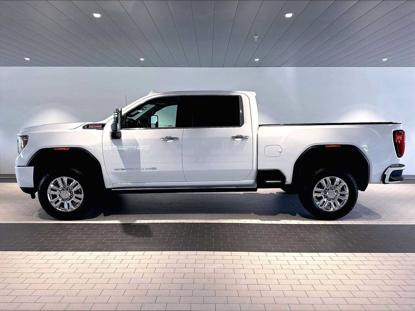 Used 2023 GMC Sierra 3500 Denali w/ Denali Ultimate Package AWD/4WD image 2