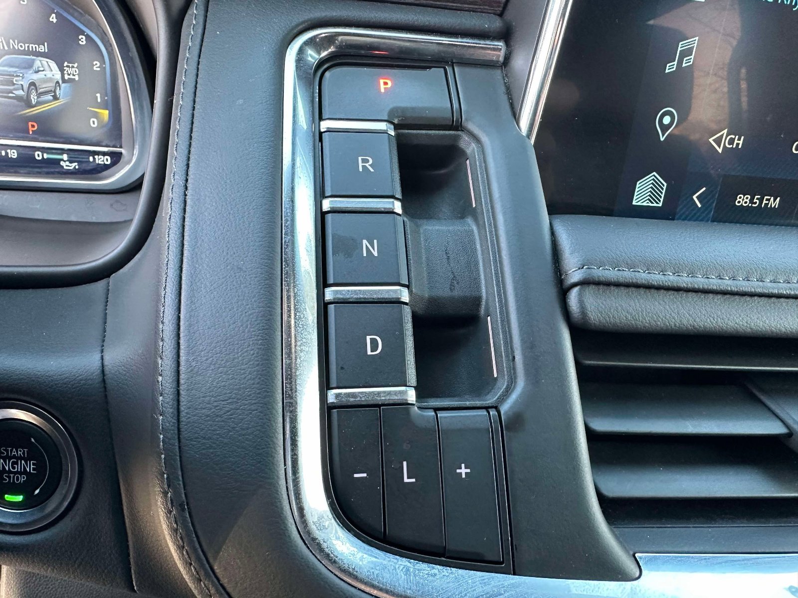 Used 2024 Chevrolet Suburban LT image 28