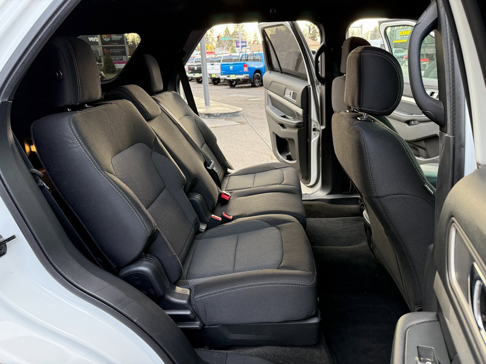 Used 2017 Ford Explorer XLT image 8