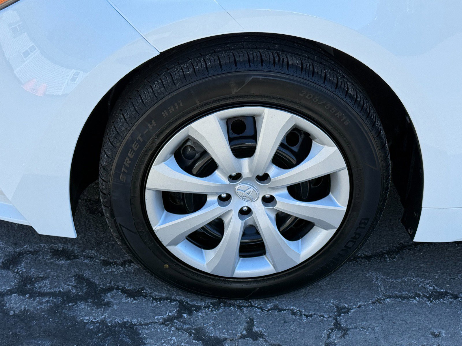 Used 2023 Toyota Corolla LE w/ Carpet Mat Package (TMS) image 9