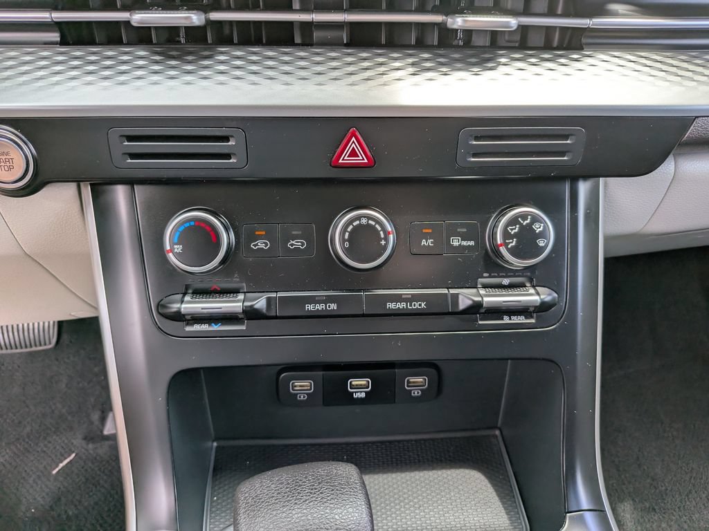 Certified 2024 Kia Carnival LX FWD image 25