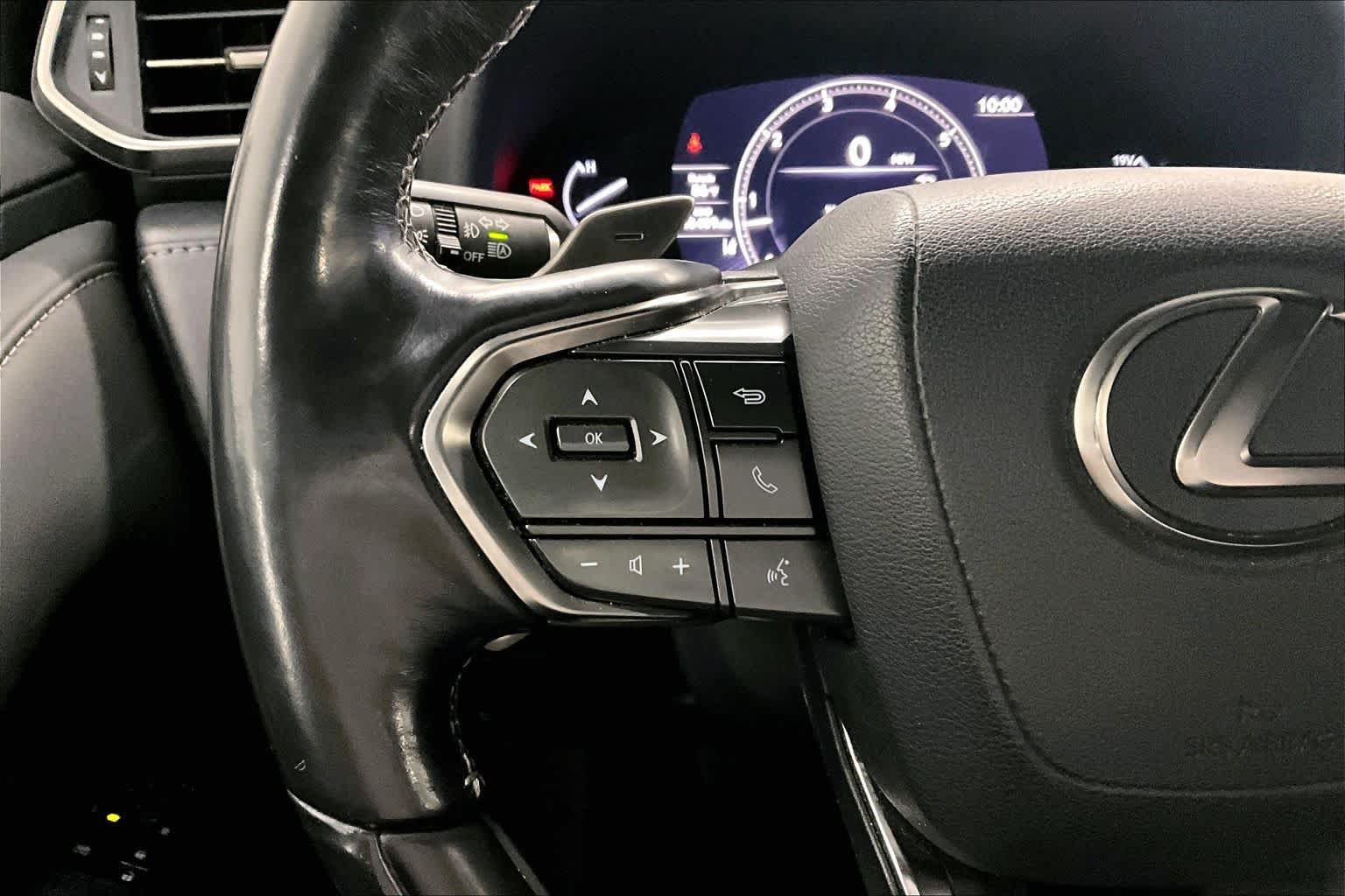 Used 2022 Lexus LX 600 4WD w/ Luxury Package image 23