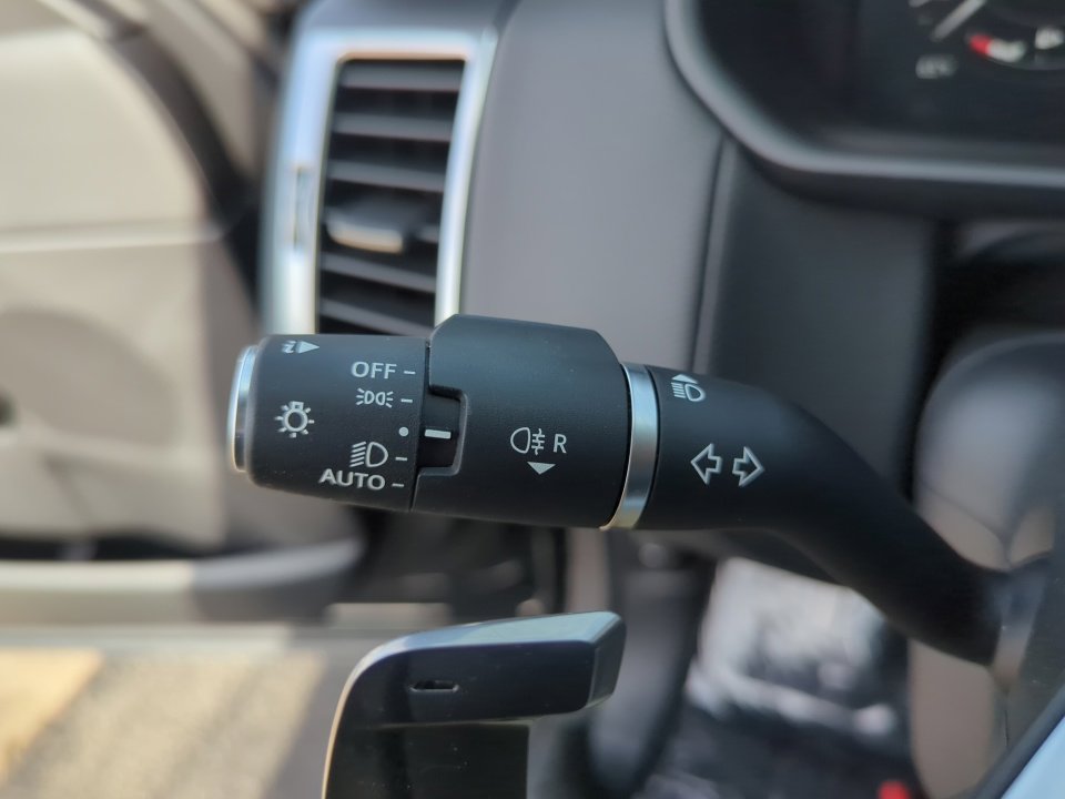 Certified 2024 Land Rover Discovery Dynamic SE image 28