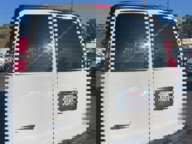 Used 2018 Chevrolet Express 2500 w/ Driver Convenience Package image 7