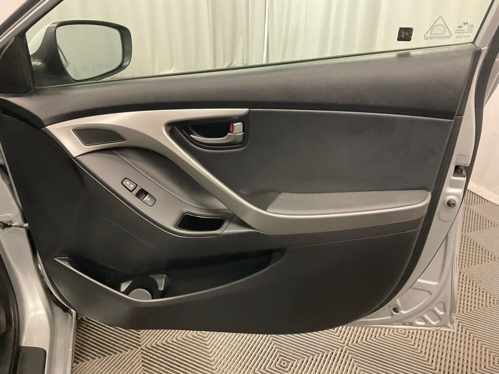 Used 2012 Hyundai Elantra Limited FWD image 28
