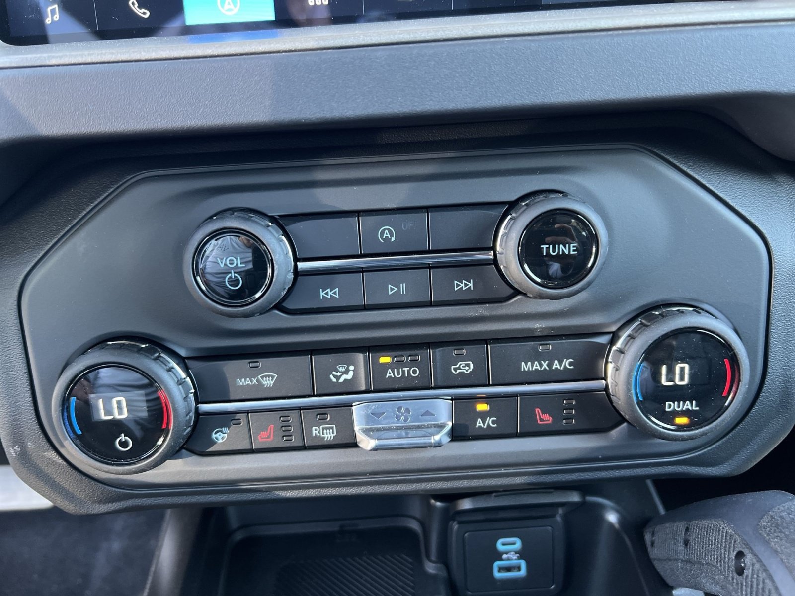 New 2025 Ford Bronco Outer Banks w/ Sasquatch Package AWD/4WD image 45