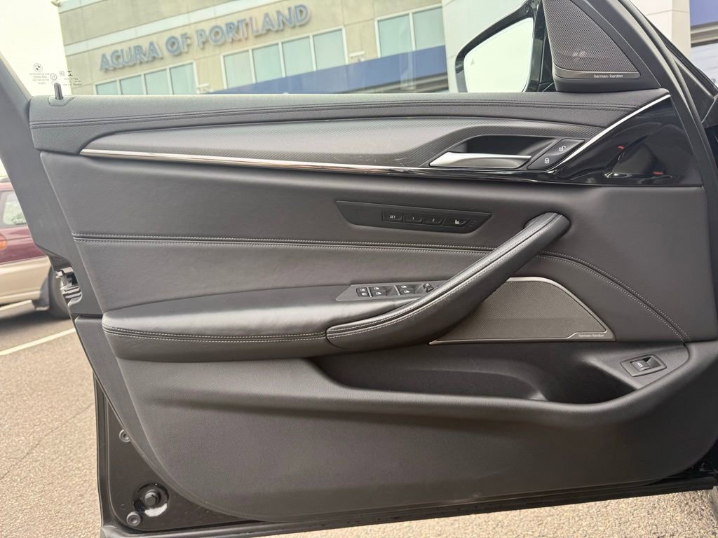 Used 2022 BMW M5 w/ Executive Package image 11