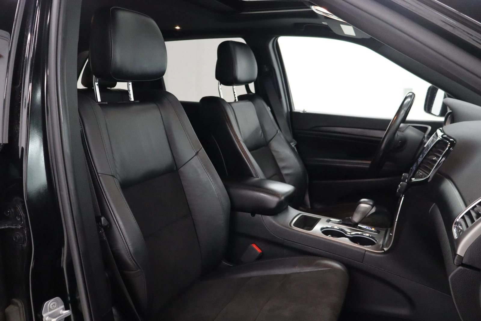 Used 2019 Jeep Grand Cherokee Altitude AWD/4WD image 24